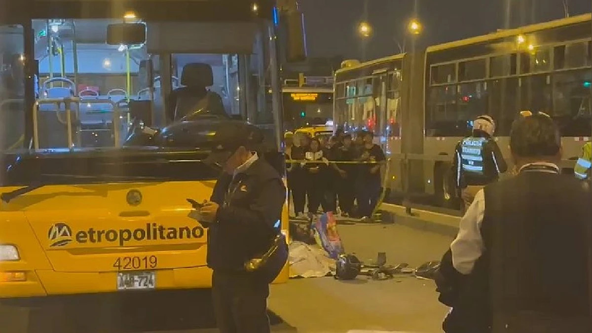 Motociclista murió tras chocar con un alimentador del  Metropolitano