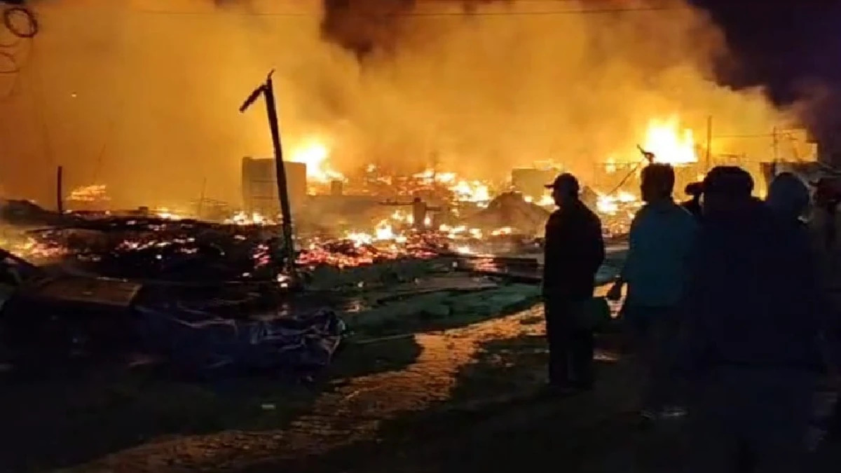 Incendio destruyó una manzana de viviendas en Pisco