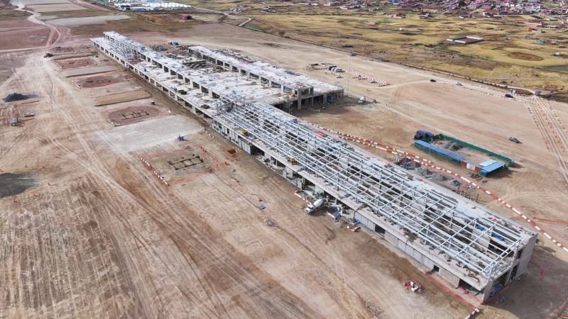 Ministro Sandoval supervisa avance del Aeropuerto de Chinchero
