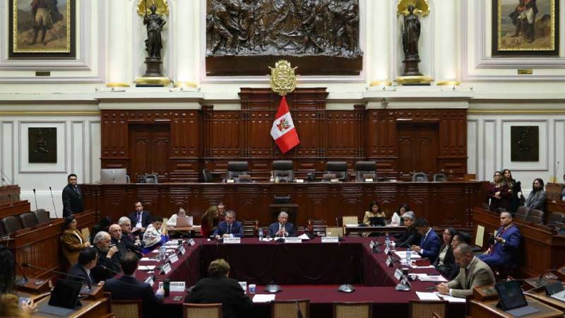 Congreso avanza con amnistía para militares y policías