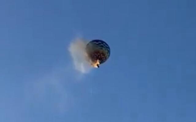 Globo aerostático con 21 personas a bordo se prendió fuego y cayó
