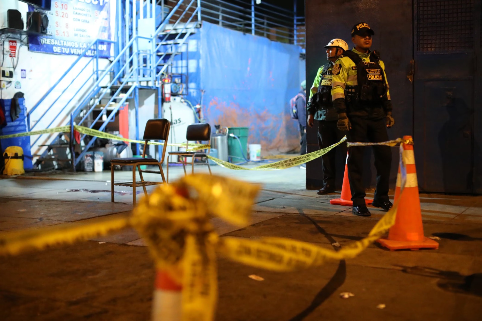 Comas: Sicarios acribillan a hombre en car wash