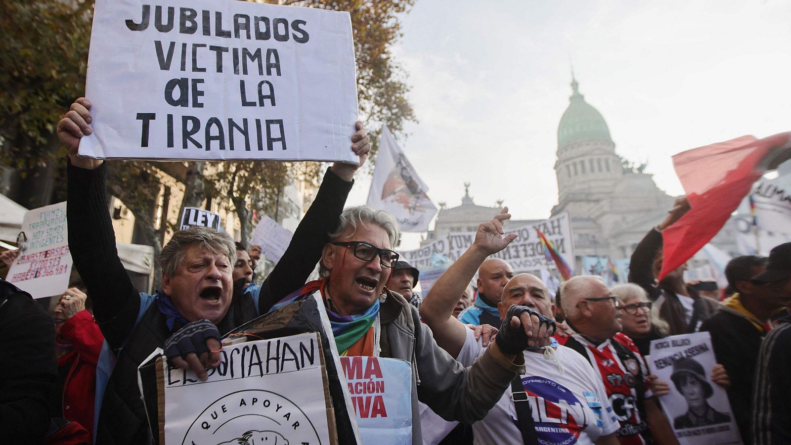 Protesta en Buenos Aires contra el ajuste de Milei