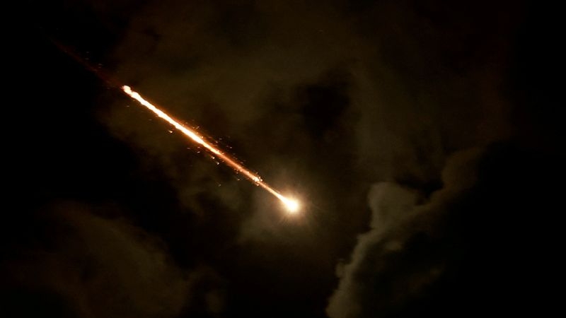Israel bombardea  las instalaciones  nucleares de Irán