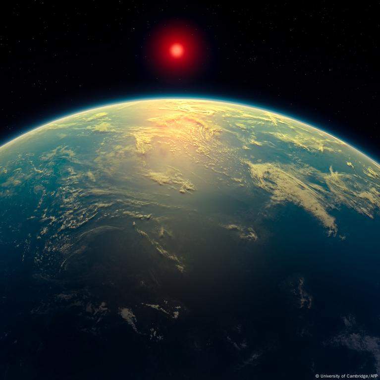 Descubren en exoplaneta señales químicas asociadas a la vida gracias al telescopio James Webb