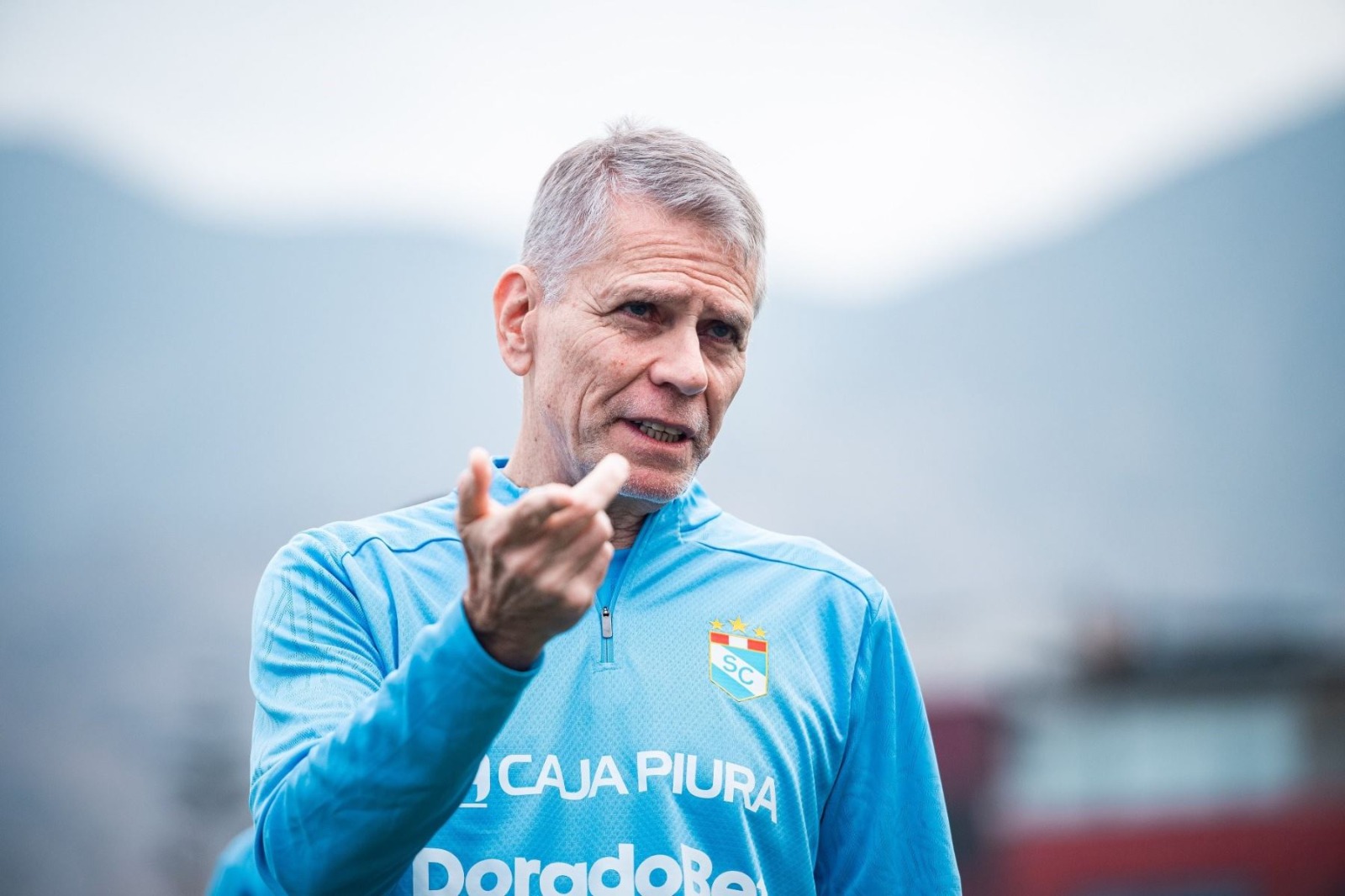 Autuori saluda posible regreso de Advíncula