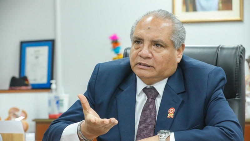 Ministro César Sandoval denunciará por difamación al alcalde de Lima