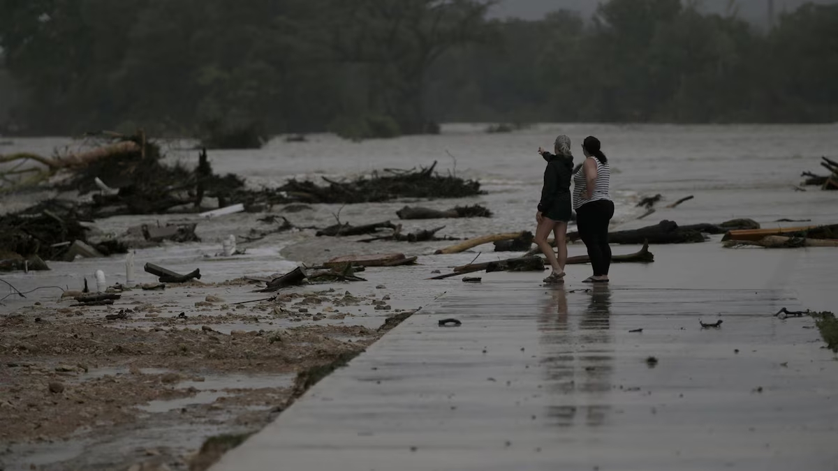 Inundaciones en Texas dejan 32 muertos, 14 de ellos niños