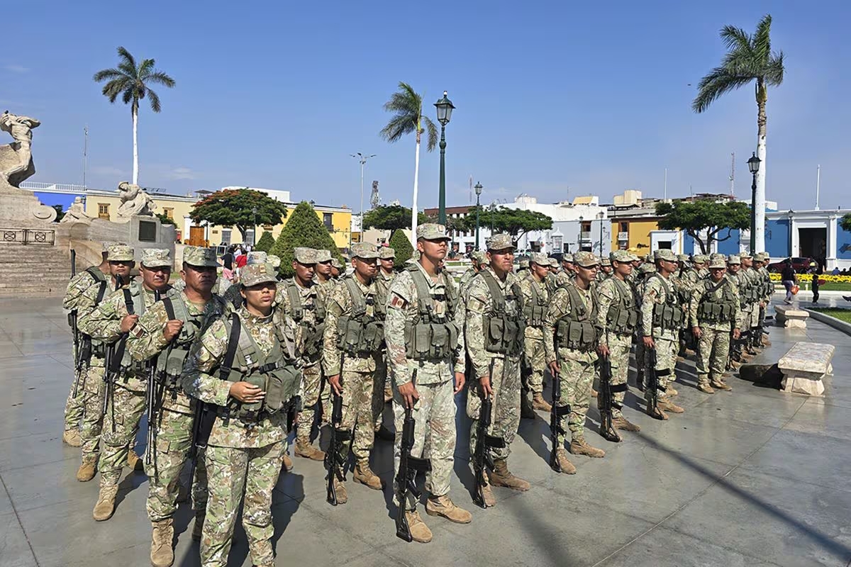 Gobierno aprueba segundo aumento salarial para militares y policías en 2025