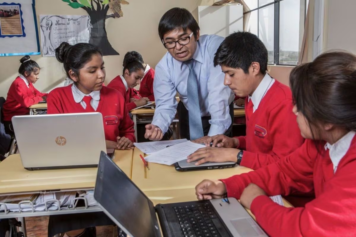 Profesores podrían recibir bono extraordinario por escolaridad