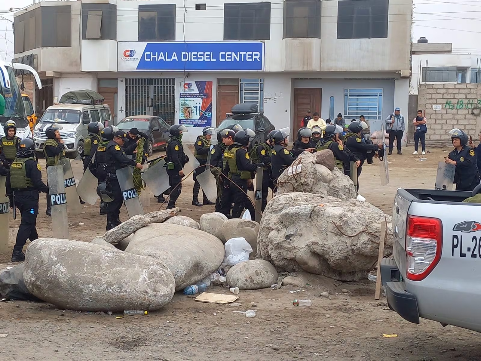 Un muerto y 14 heridos tras enfrentamientos en Chala