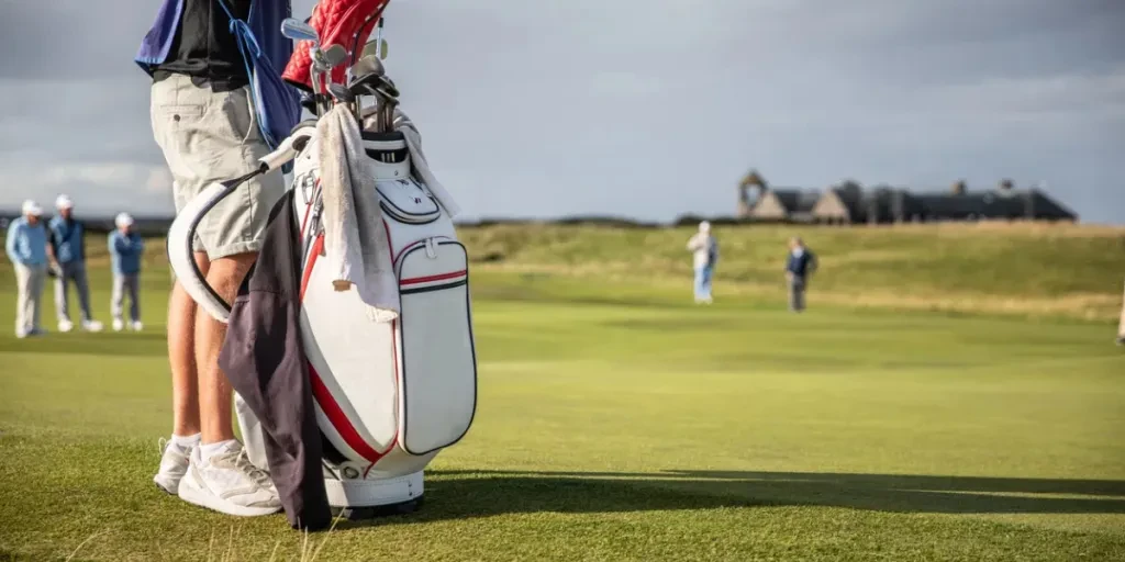 La Evolución de la Bolsa de Golf: De la Piel Clásica al Rendimiento de Alta Tecnología