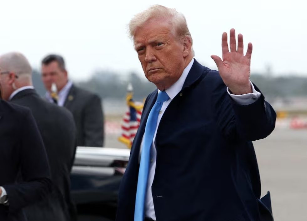 Trump amenaza a Rusia con aranceles del 100% si no hay paz