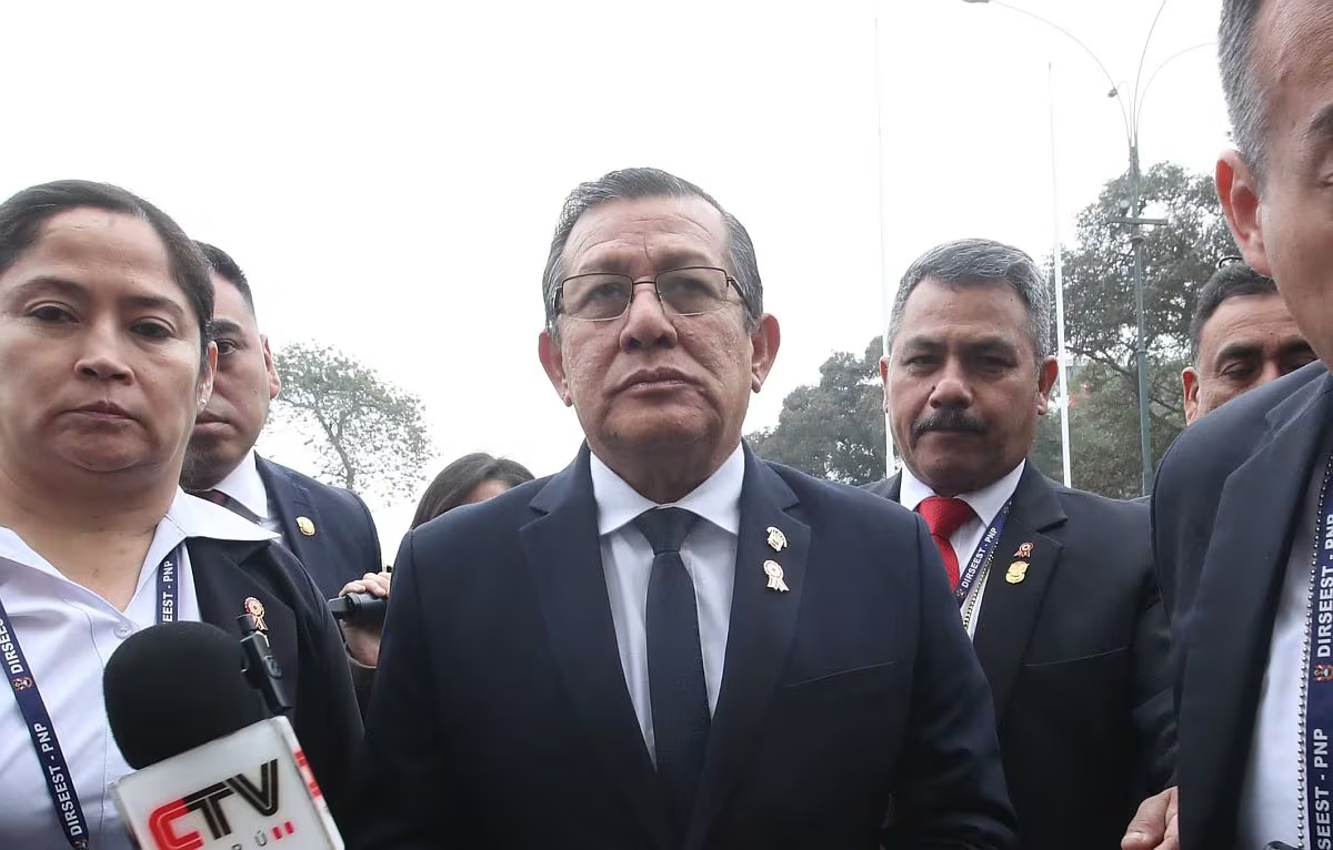 Salhuana sobre Jerí: “Tiene la responsabilidad de aclarar las imputaciones”