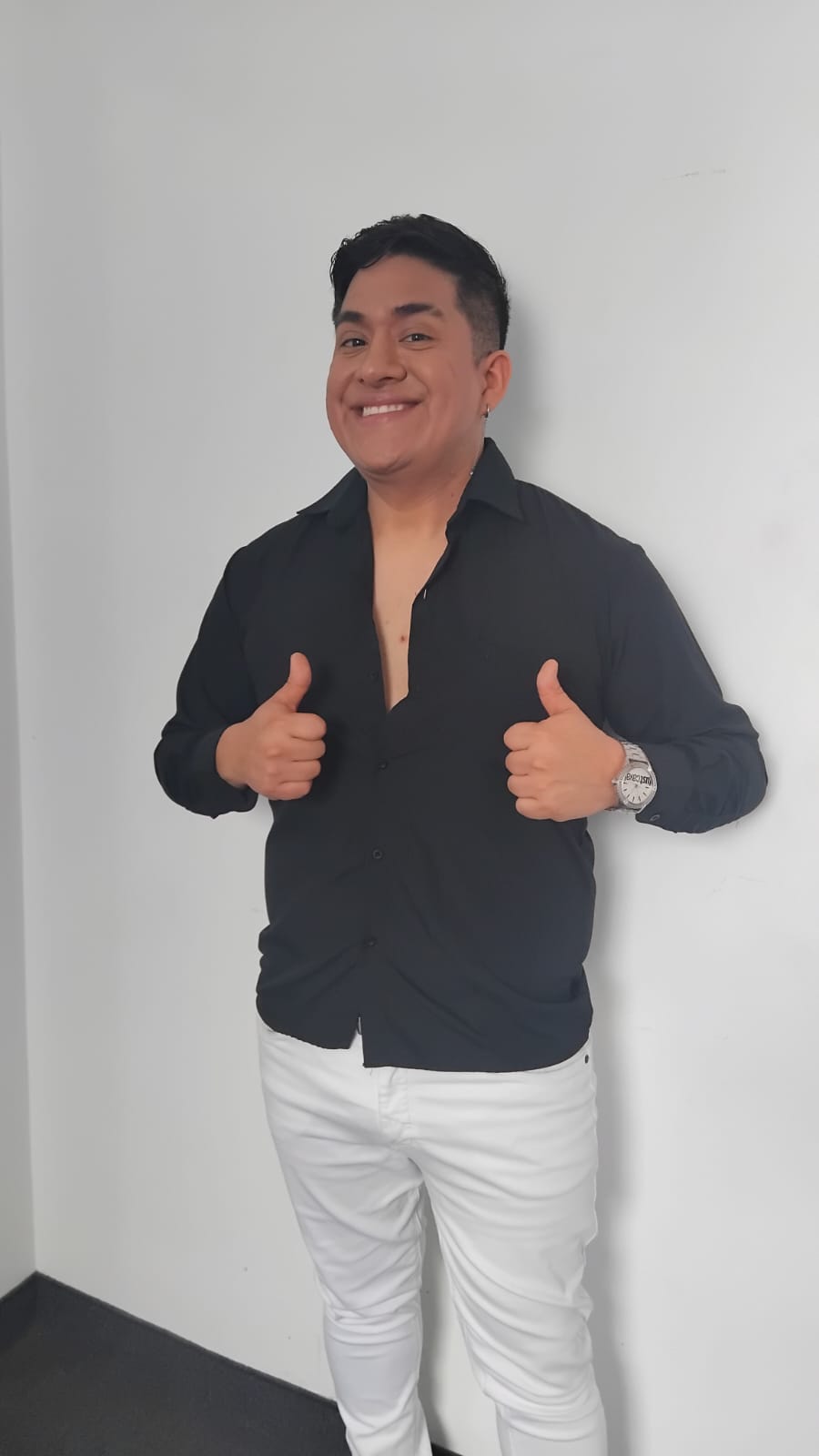 Manuel Rojas: Un Talento en Ascenso en «Humor Recargado»