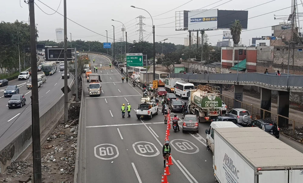 Surco: triple choque ocasiona tráfico intenso en la avenida Javier Prado