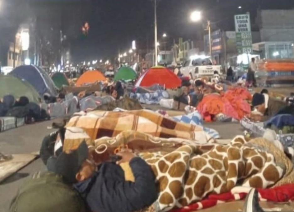 Mineros acampan en la carretera como protesta del REINFO