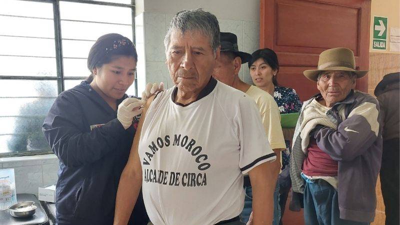 Midis intensifica vacunación contra la influenza en zonas de frío extremo