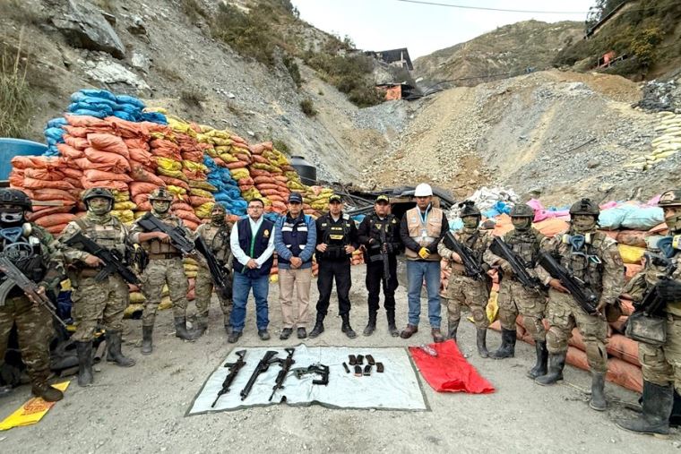 Operación Excalibur III desmantela arsenales de guerra en minas ilegales