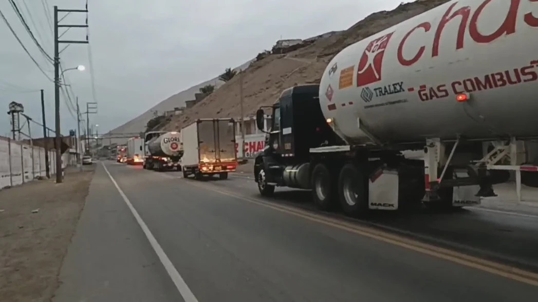 Mineros informales mantienen bloqueos y Arequipa ya no tiene GLP