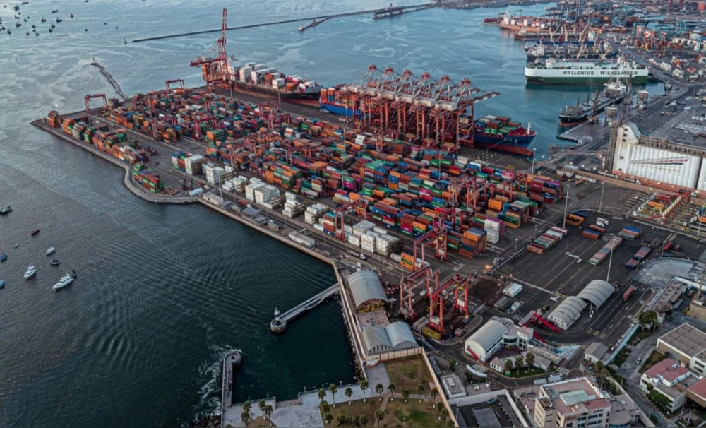 Puerto del Callao reabrió tras caída de contenedores al mar