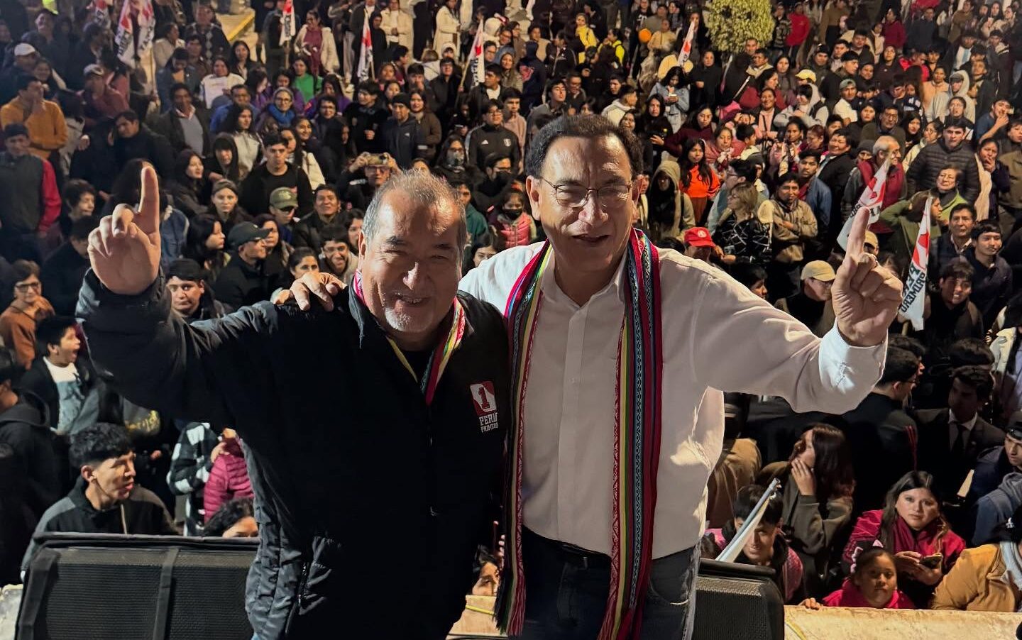 Inhabilitado, pero en campaña: la ley no se cumple para Vizcarra