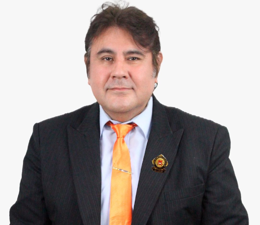Miguel Guillén oficializa candidatura a decanato