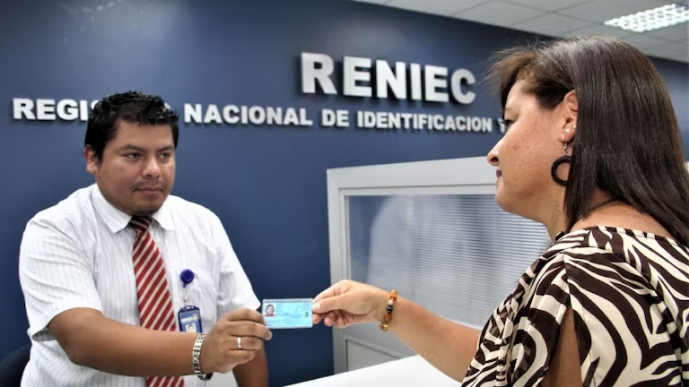 Reniec amplía horarios y plataformas para renovar el DNI