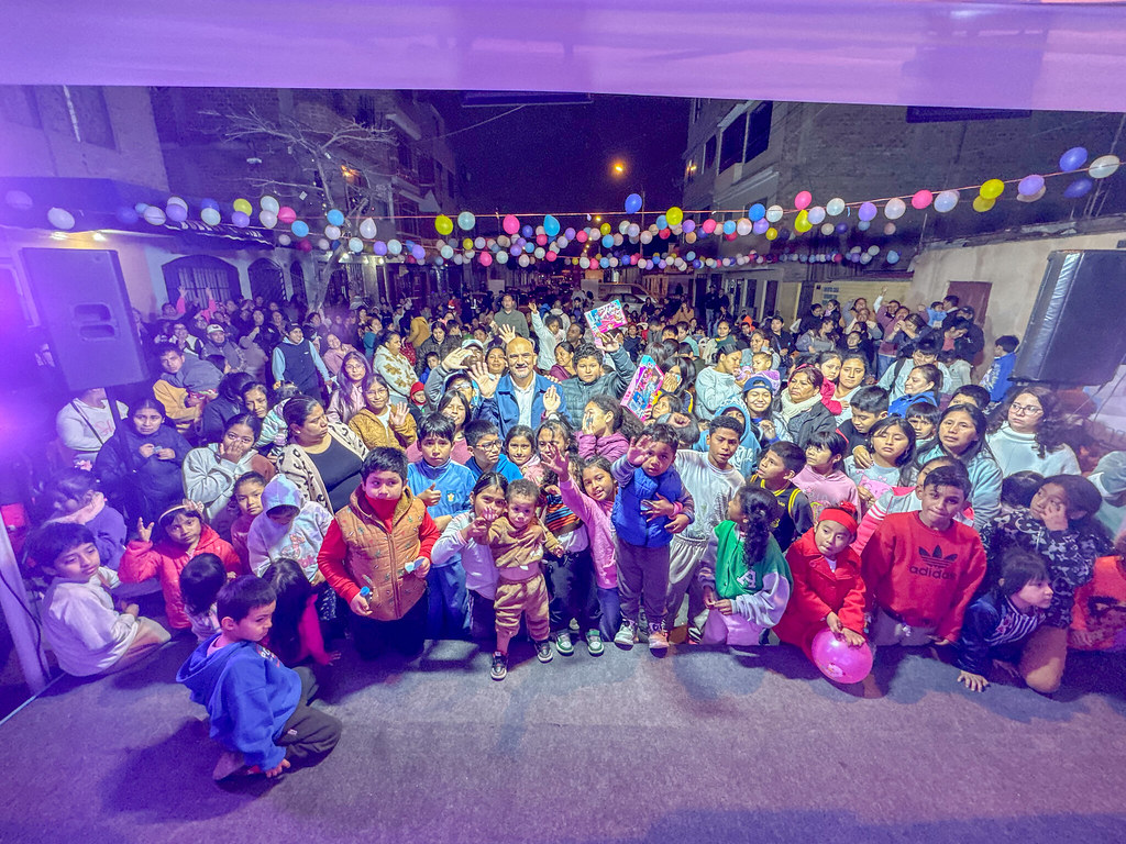 Alan Morales llevó alegría a los niños de Villa Señor de los Milagros con show infantil