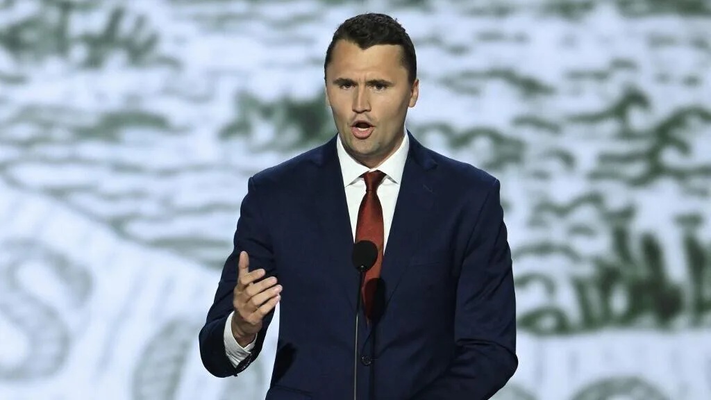 Asesinan a aliado de Trump, Charlie Kirk, en pleno mitin en Utah