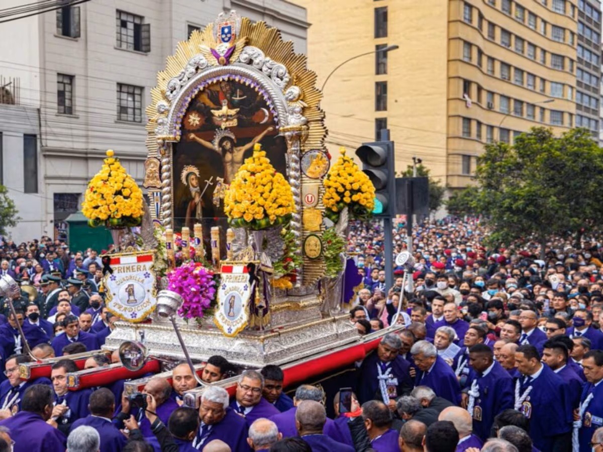 Días y recorridos de las procesiones del Señor de los Milagros