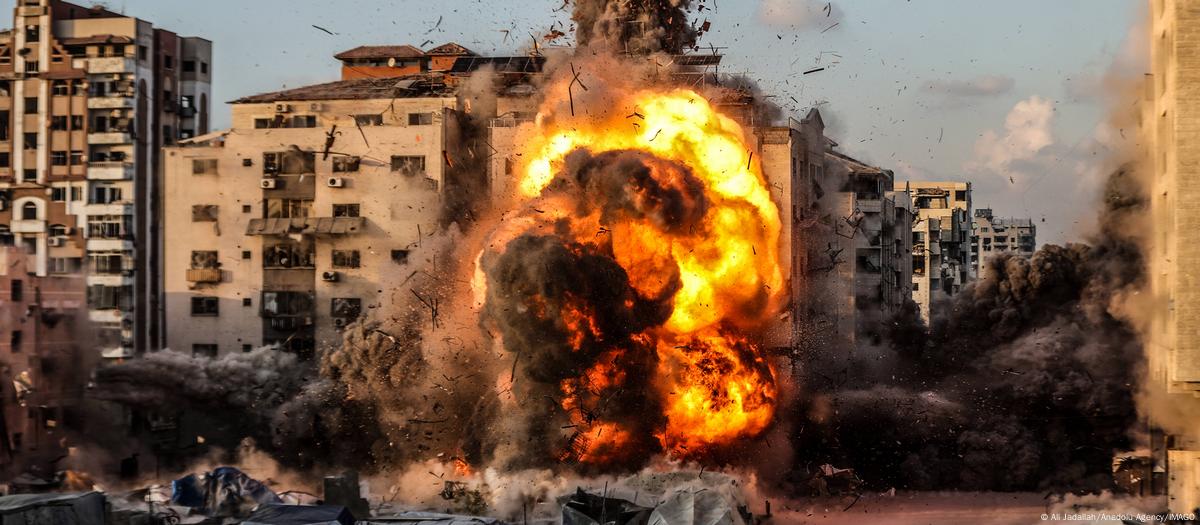 Israel destruye edifico de gran altura en Gaza