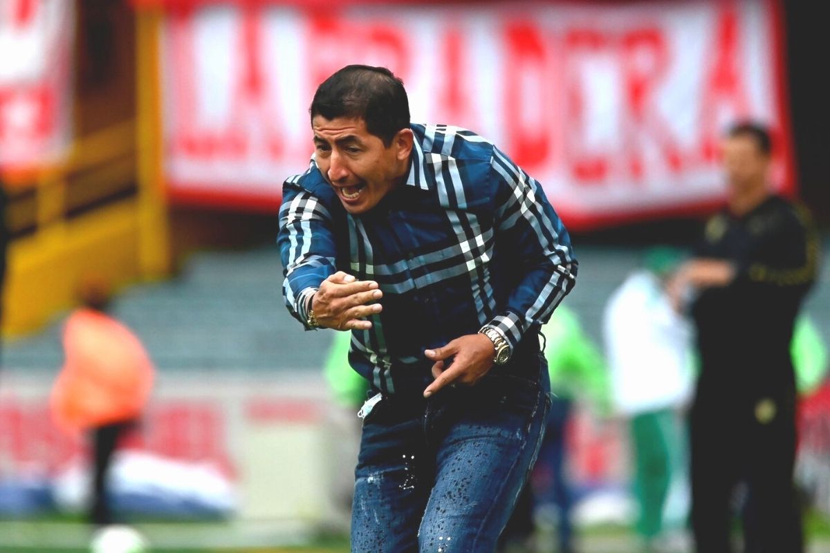 Johan Fano defiende a Luis Ramos