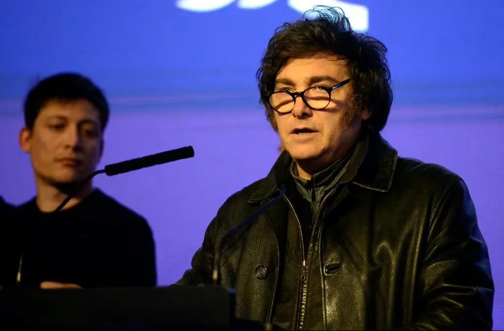 Milei veta ley que elevaba fondos a universidades