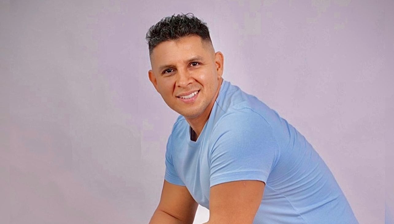 Néstor destruye a Susy Díaz