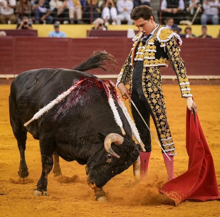 Un editorial de callejón oscuro, no fue una vez sino dos