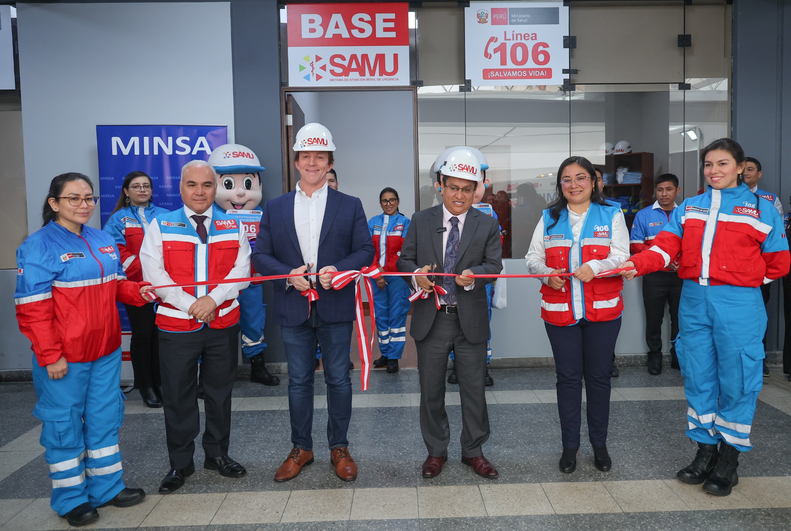 Alcalde de Magdalena y ministro de Salud inauguran primera base del SAMU y presentan ambulancia de última generación en el distrito