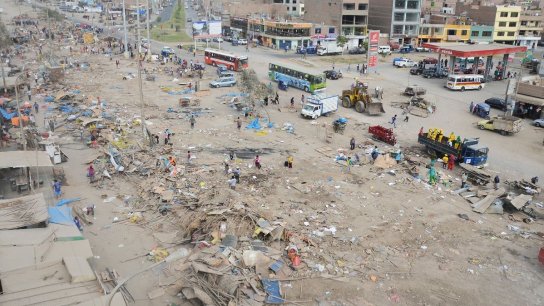 Hallan cadáver con signos de apuñalamiento en plena vía públicaen SMP