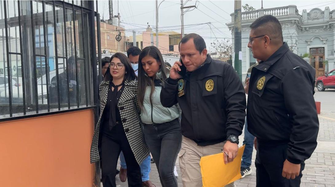 Capturan a regidora y su novio acusados de tráfico de influencias