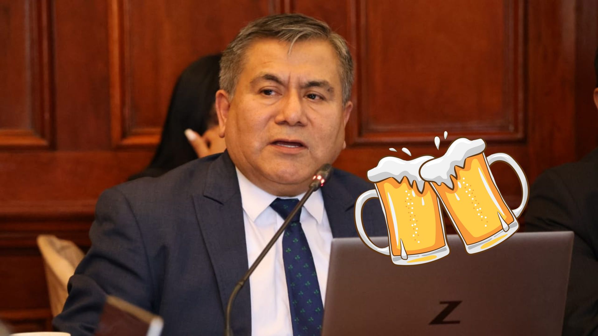 Presidente de Osinergmin celebró su cumpleaños con licor en la sede institucional