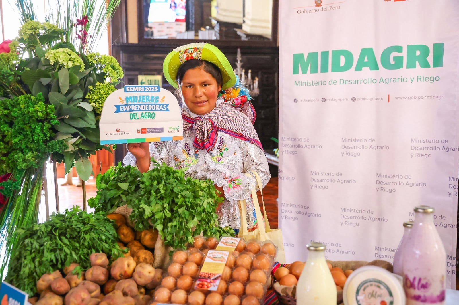 *Gobierno entrega más de S/ 10 millones para organizaciones de mujeres productoras agrarias*