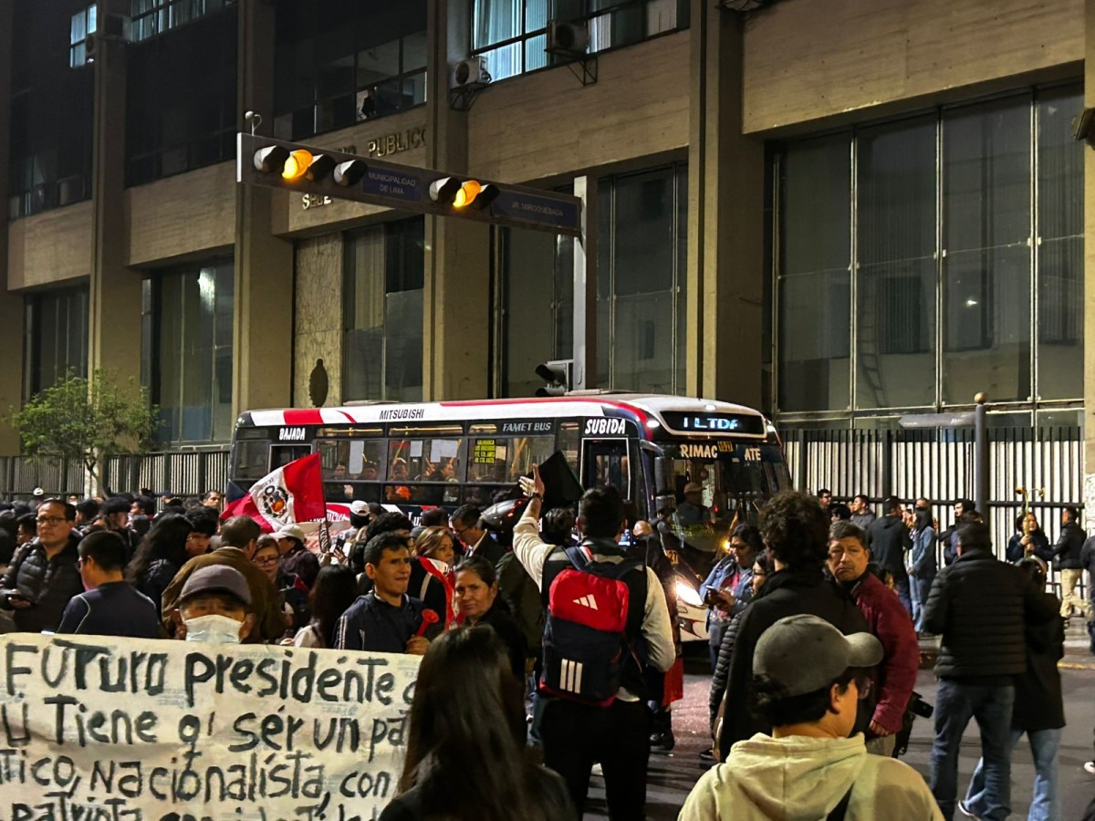 Manifestantes denuncian infiltrados tras registrarse actos violentos durante la marcha