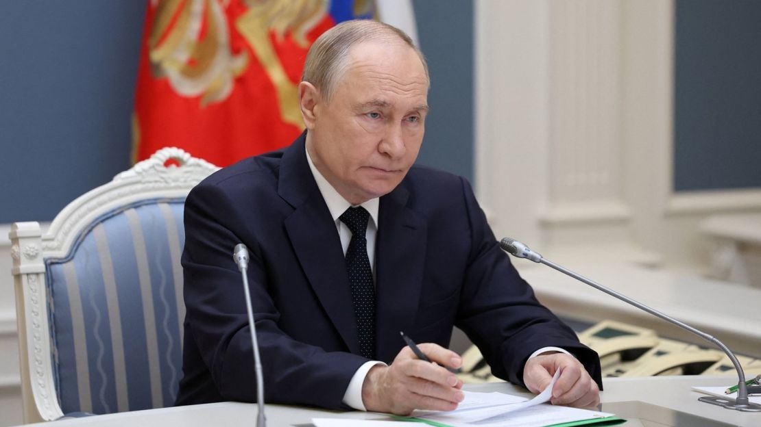 Putin anuncia “potente respuesta” a cualquier ataque contra Rusia