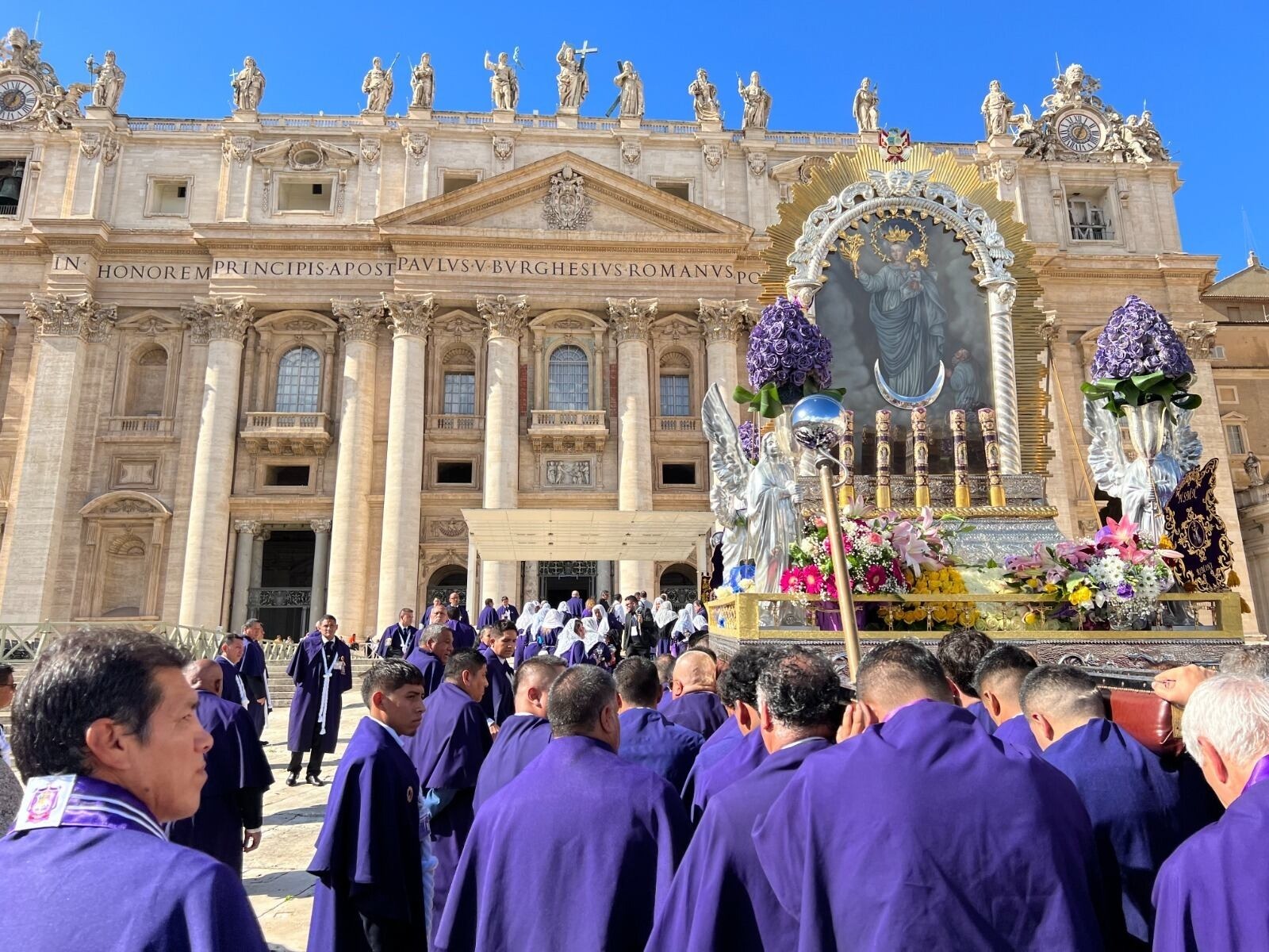 Roma se vestirá de morado por el Señor de los Milagros