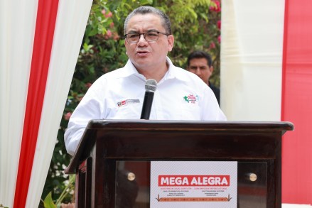 Santiváñez renuncia al Ministerio de Justicia y anuncia candidatura para 2026