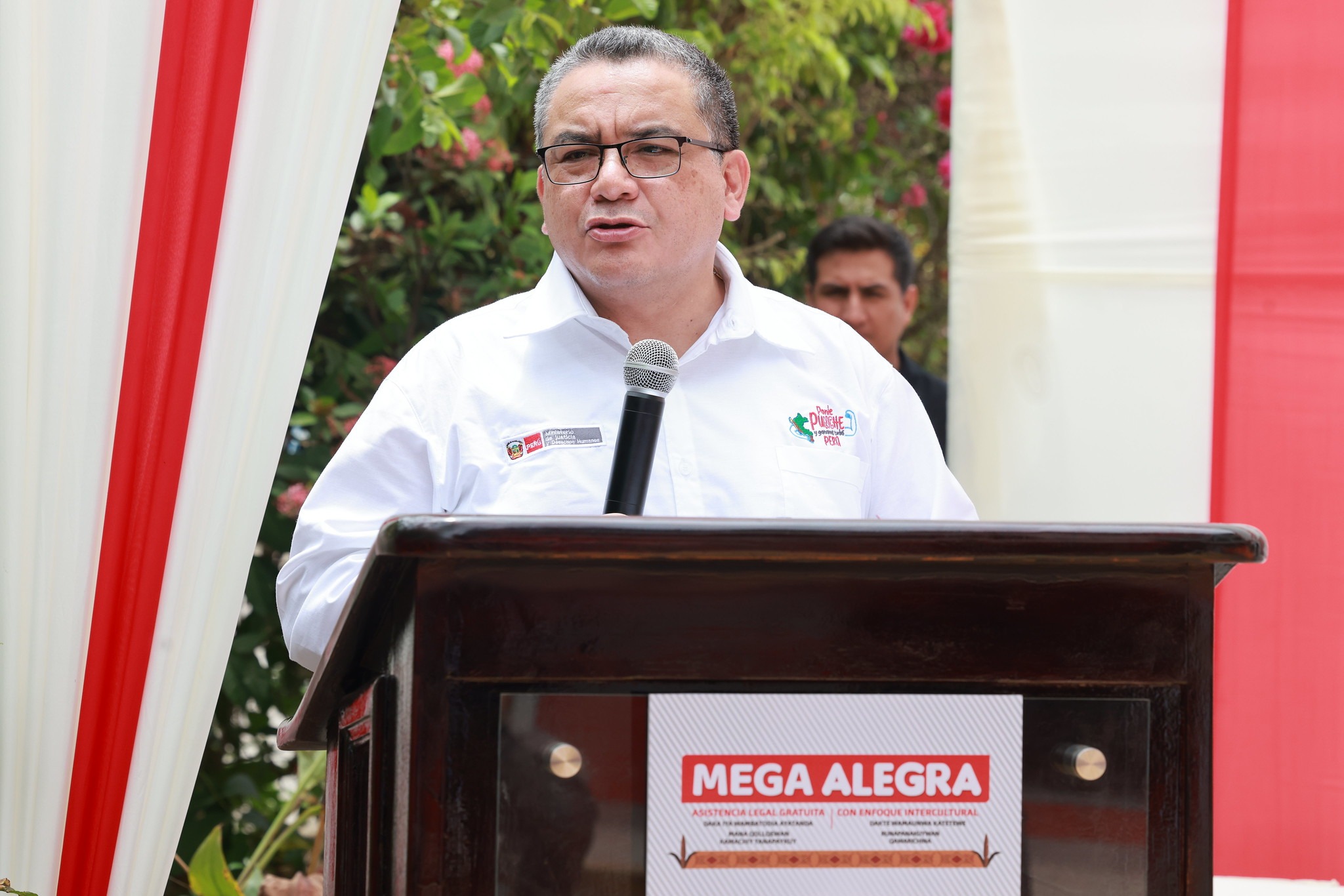 Santiváñez renuncia al Ministerio de Justicia y anuncia candidatura para 2026