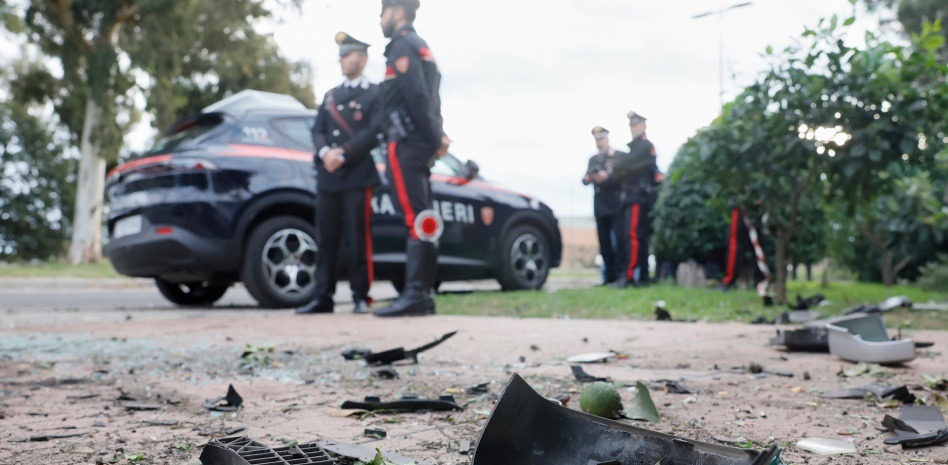 Hacen explotar auto de periodista italiano