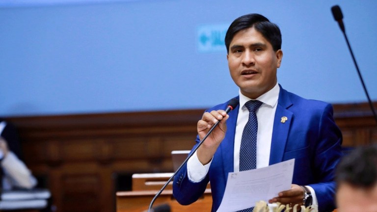 Buscan reducir edad para ser diputados y senadores