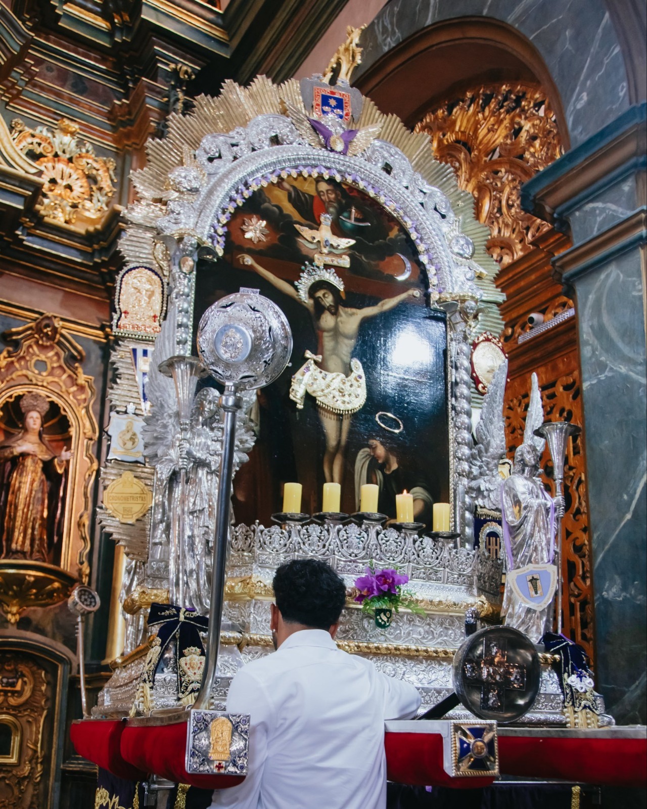 Alianza Lima visitó al  Señor de Los Milagros