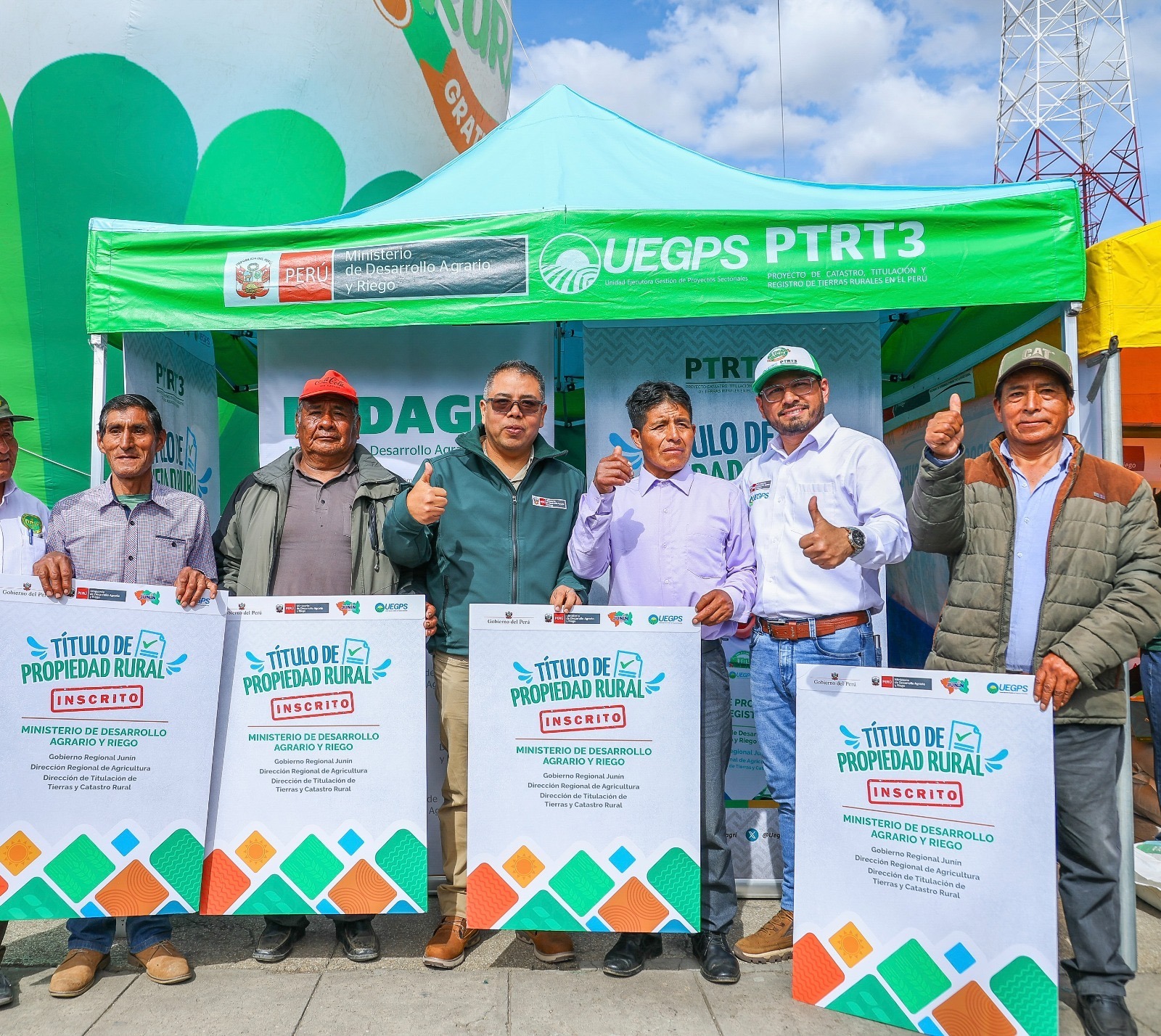 Gobierno cierra brechas agrarias con entrega de títulos de propiedad e incentivos forestales